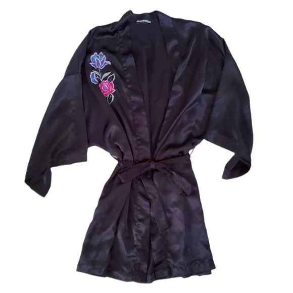 Vintage Satin Embroidered Robe - Picture 3 of 5
